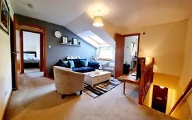 Stylish 2 Bedroom - 2 Miles Inverness City Centre